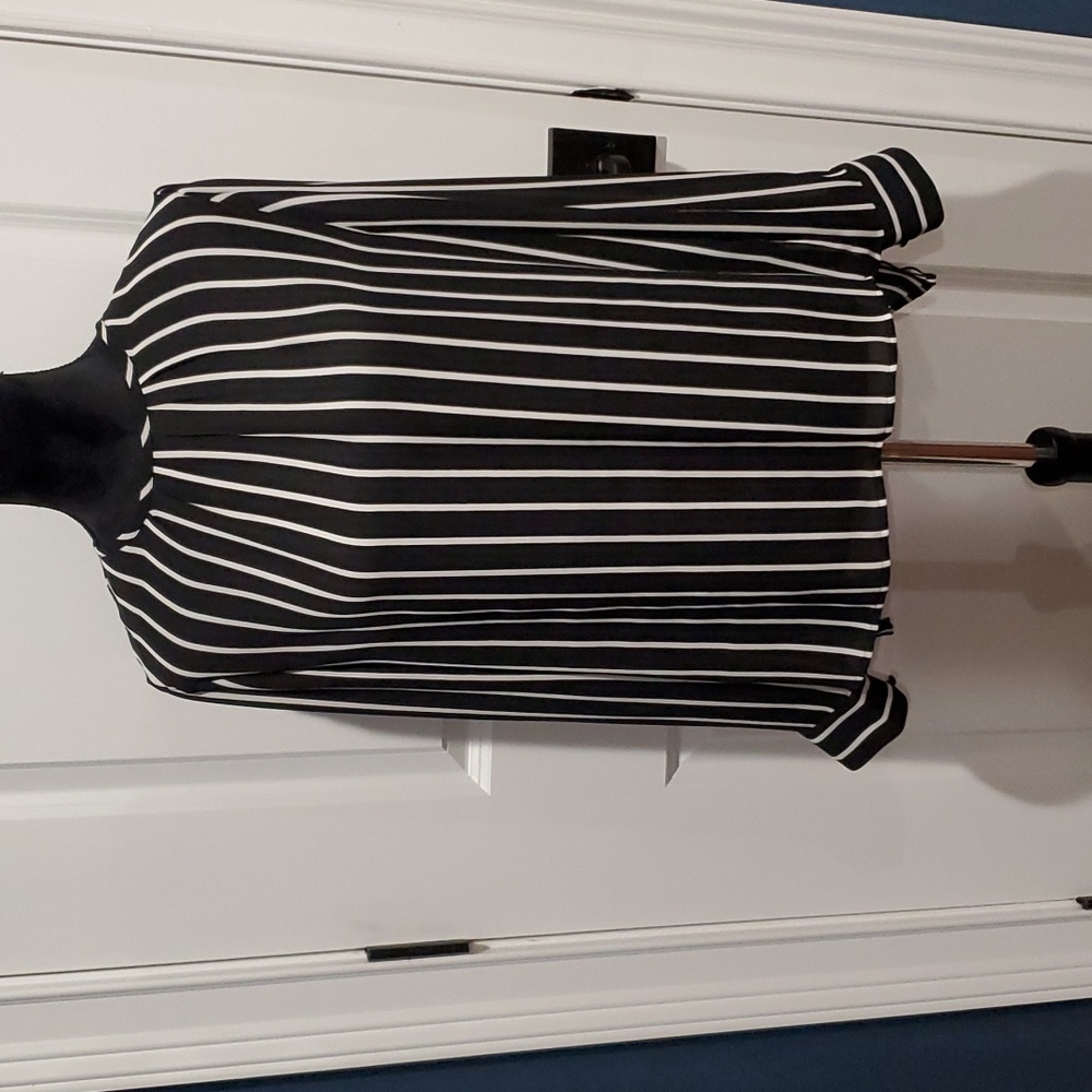Black & white stripe long sleeve pullover